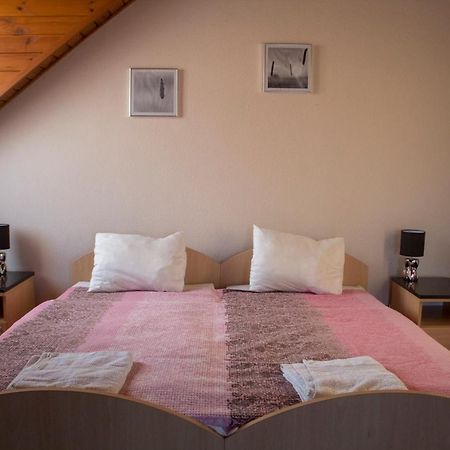Gilde Panzio Bed and Breakfast Pilisvörösvár Exteriör bild