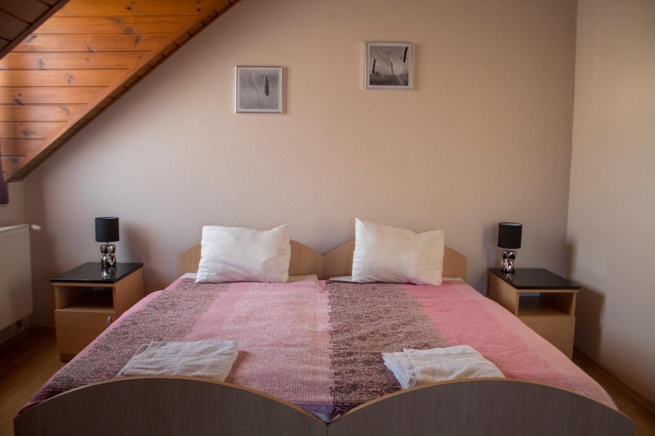 Gilde Panzio Bed and Breakfast Pilisvörösvár Exteriör bild