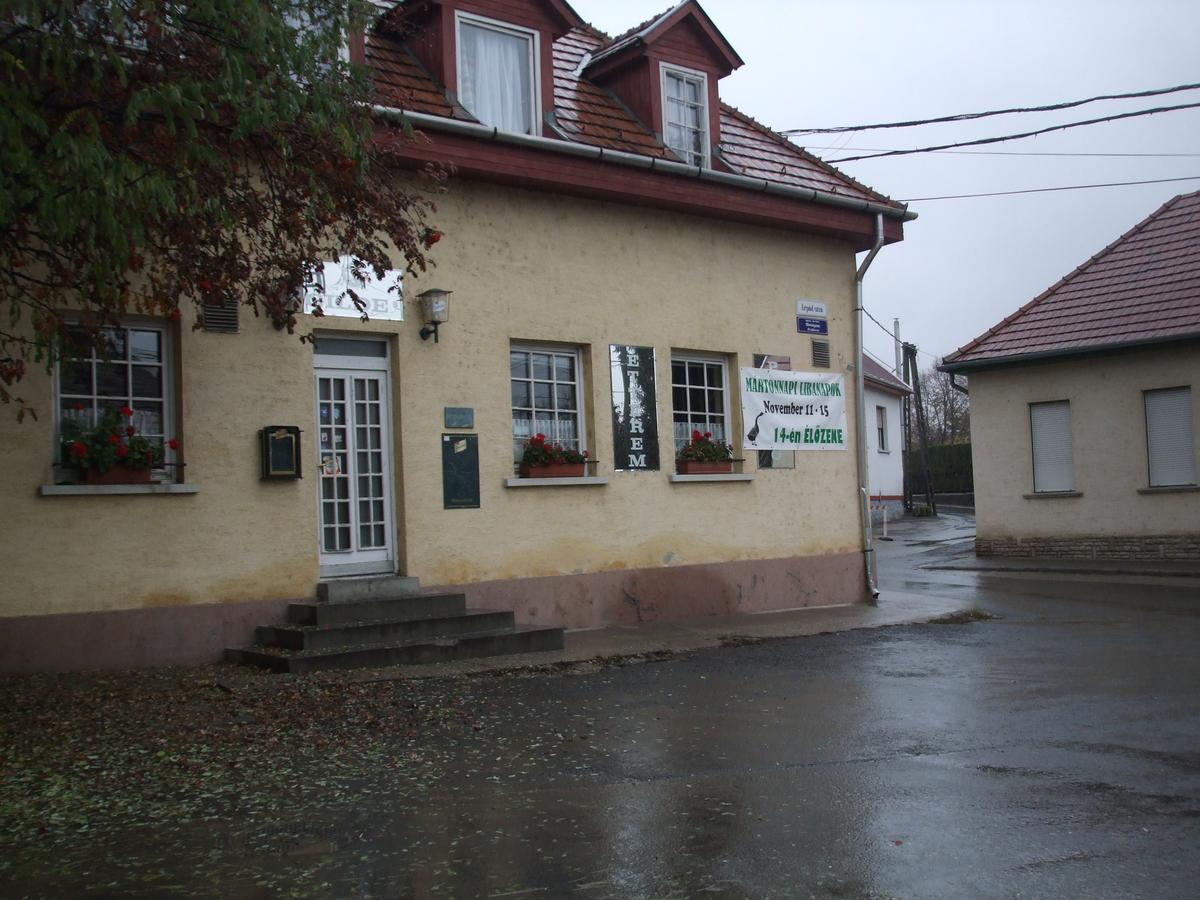 Gilde Panzio Bed and Breakfast Pilisvörösvár Exteriör bild