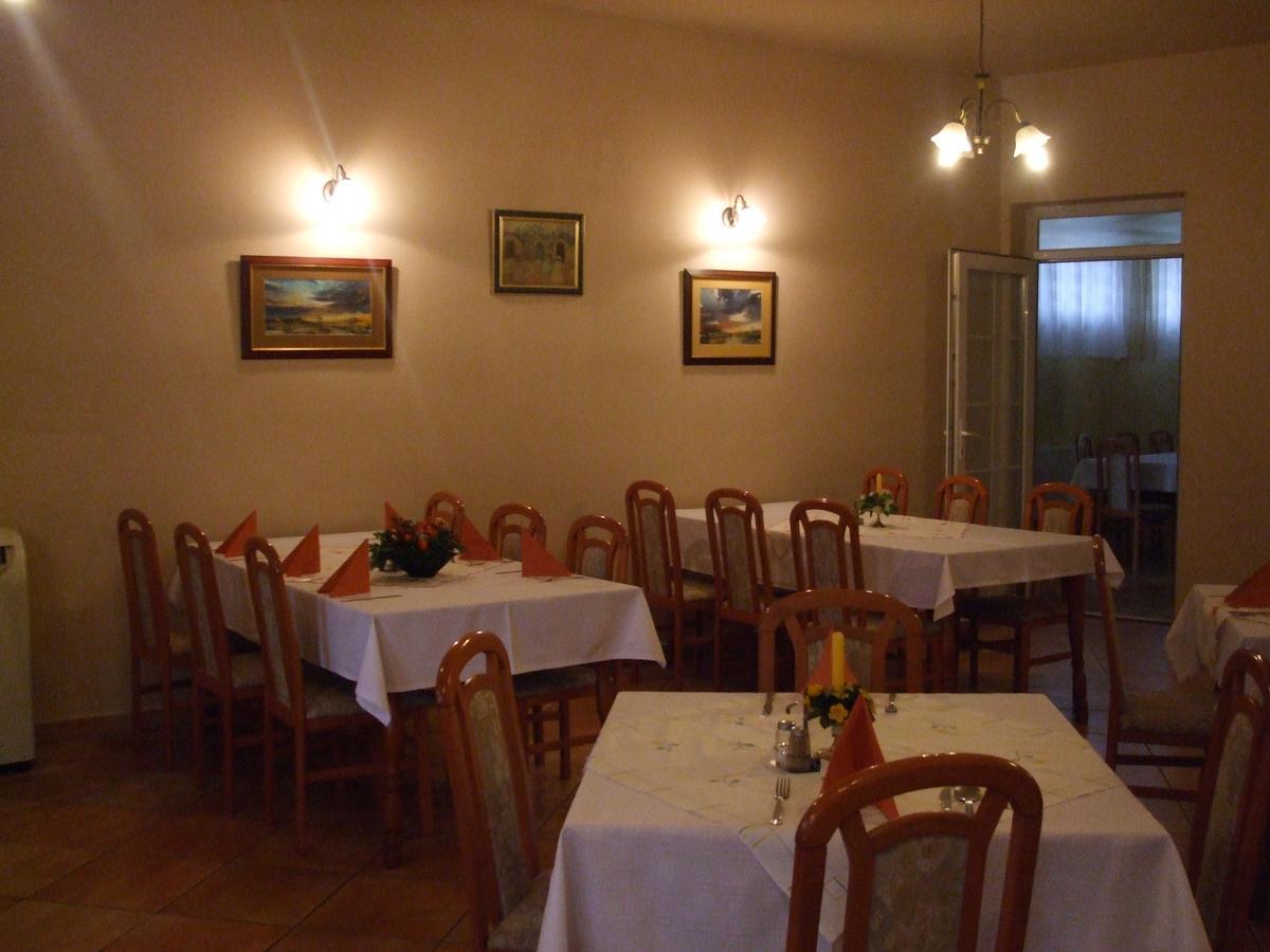 Gilde Panzio Bed and Breakfast Pilisvörösvár Exteriör bild